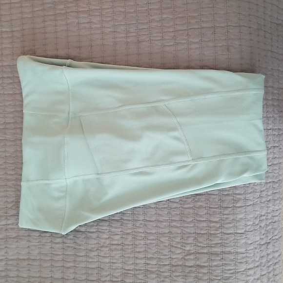 Victoria secret on point flow sage 7/8 leggins size 8 - Picture 4 of 5